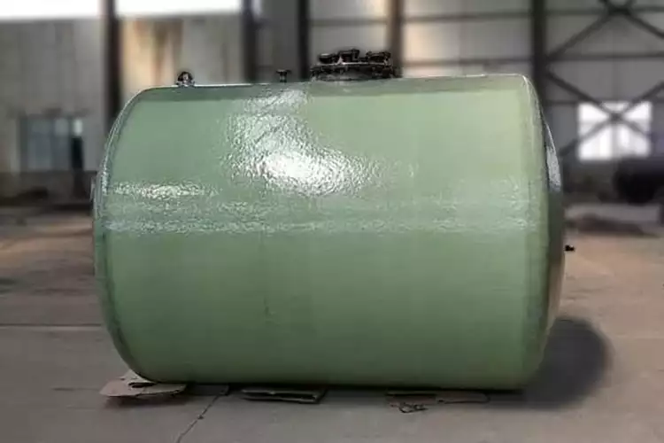 Ёмкость для хранения азотной кислоты двойная